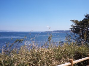 Ausblick von der Insel. Im Hintergrund ist das japanische Festland zu sehen.